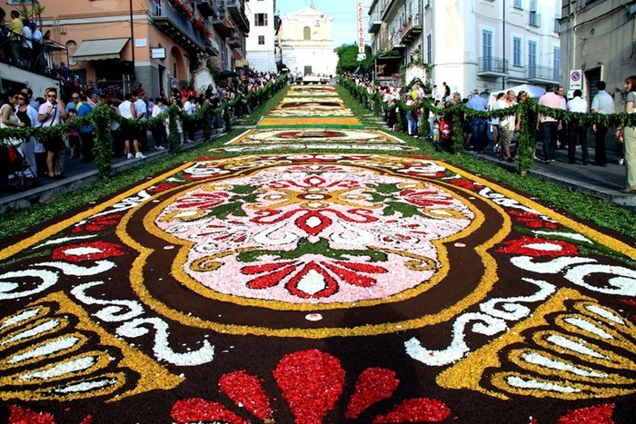 The Genzano Infiorata Flower Festival | Amusing Planet